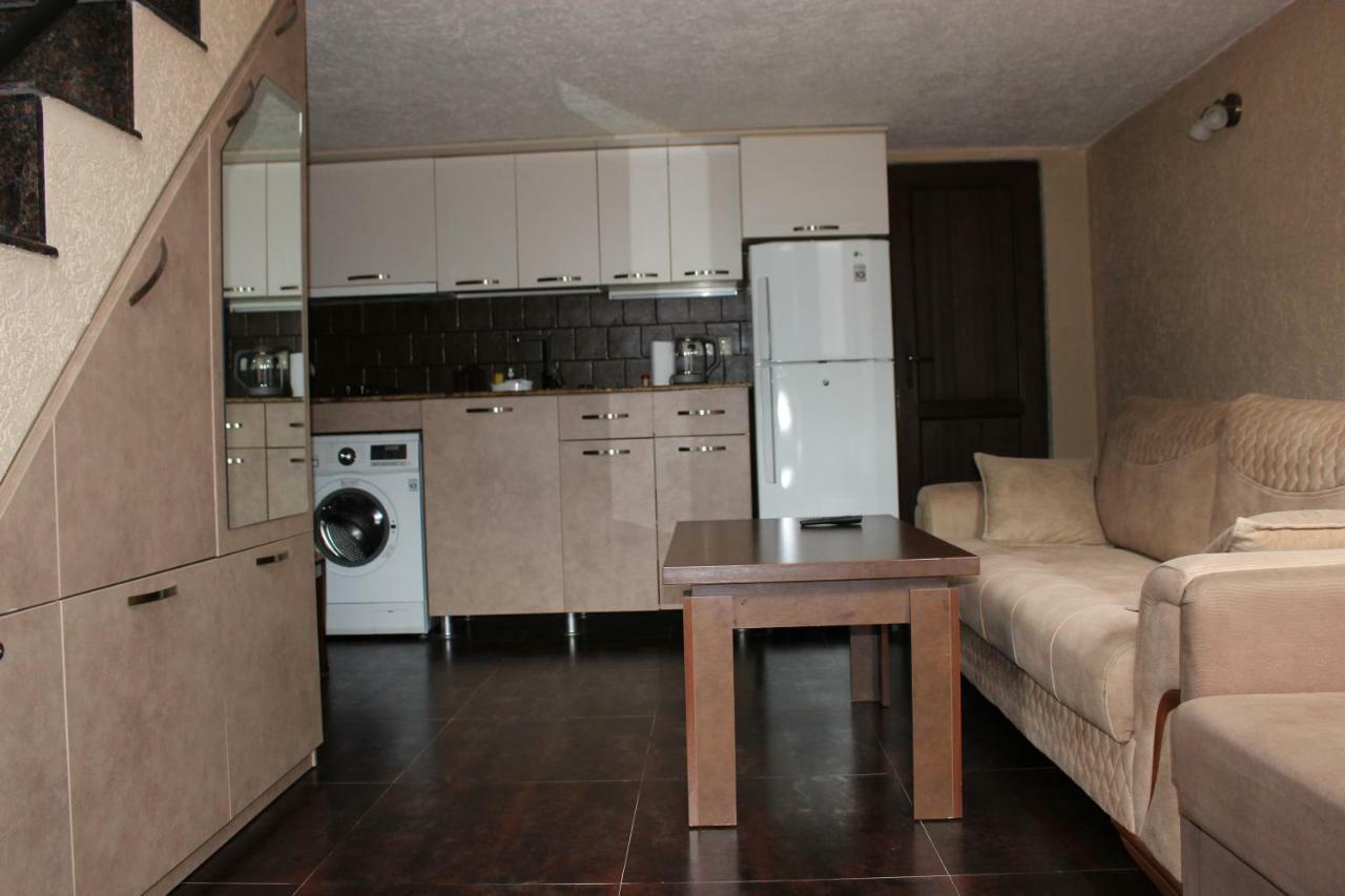 Apartment Anzi Batumi Exterior photo