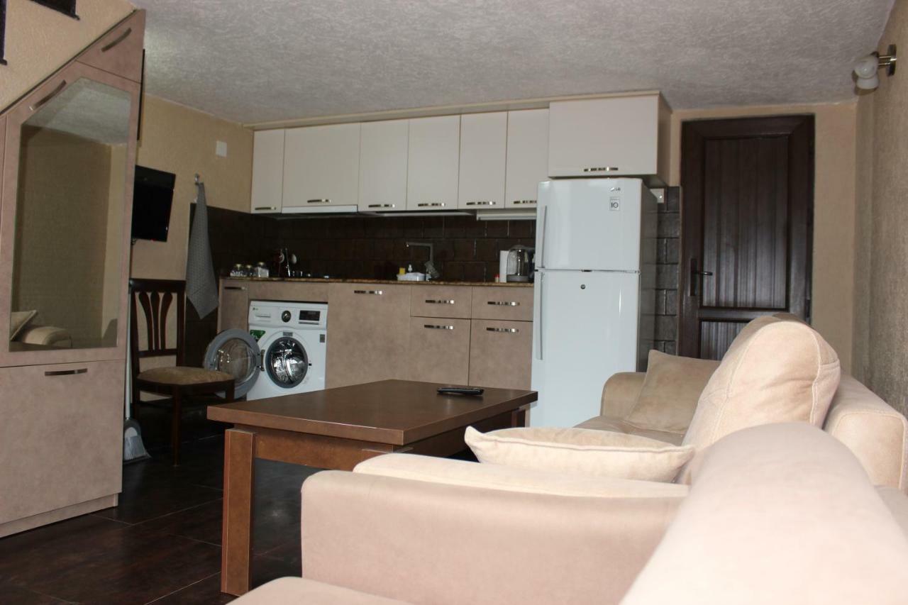 Apartment Anzi Batumi Exterior photo